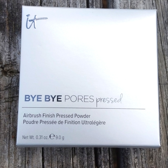 it cosmetics Other - IT Cosmetics Bye Bye Pores Pressed Powder